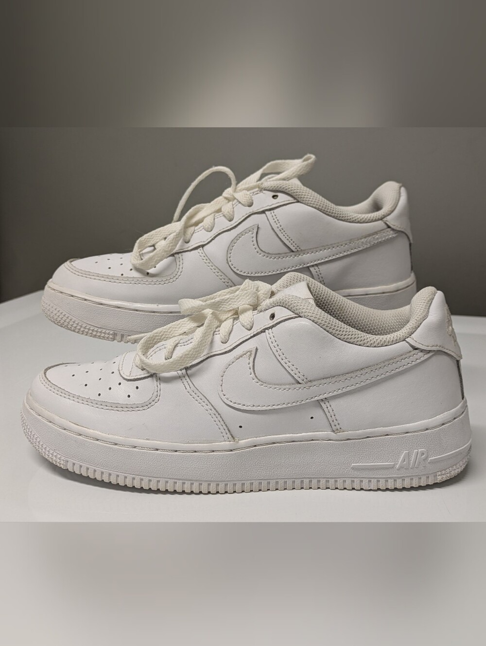 Nike Air Force 1 LE GS Triple White Shoes Low Casual Sneaker 6Y Women 7.5
